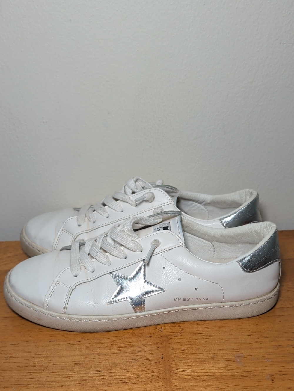 Vintage Havana Carla Sneaker White Leather with Silver Star Accent Womens Size 9 - Picture 4 of 8